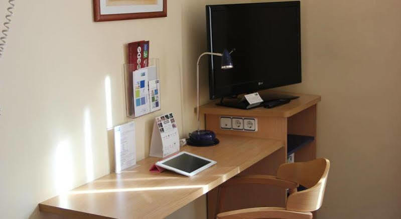 Holiday Inn Express San Sebastian De Los Reyes By Ihg Esterno foto