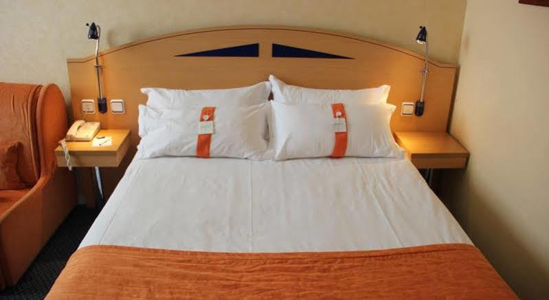 Holiday Inn Express San Sebastian De Los Reyes By Ihg Esterno foto